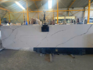 Nhân Tạo Suit Carrara